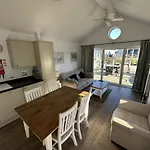 Hébergement de vacances Sandy Bay Hideaway - Part Of The The Bay Village With Pool, Gym And Direct Access, Pub, Restaurant, Tennis And Meadows Walks *