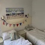 Hébergement de vacances Sandy Bay Hideaway - Part Of The The Bay Village With Pool, Gym And Direct Access, Pub, Restaurant, Tennis And Meadows Walks