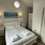 Sandy Bay Hideaway - Part Of The The Bay Village With Pool, Gym And Direct Access, Pub, Restaurant, Tennis And Meadows Walks