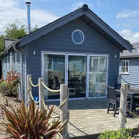 Sandy Bay Hideaway - Part Of The The Bay Village With Pool, Gym And Direct Access, Pub, Restaurant, Tennis And Meadows Walks Holiday home *