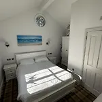 Sandy Bay Hideaway - Part Of The The Bay Village With Pool, Gym And Direct Access, Pub, Restaurant, Tennis And Meadows Walks Filey