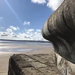 Sandy Bay Hideaway - Part Of The The Bay Village With Pool, Gym And Direct Access, Pub, Restaurant, Tennis And Meadows Walks * Filey