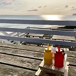Sandy Bay Hideaway - Part Of The The Bay Village With Pool, Gym And Direct Access, Pub, Restaurant, Tennis And Meadows Walks Filey