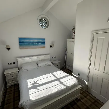 Sandy Bay Hideaway - Part Of The The Bay Village With Pool, Gym And Direct Access, Pub, Restaurant, Tennis And Meadows Walks Filey