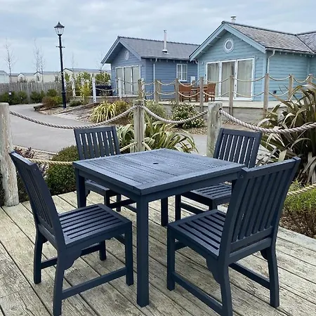 Sandy Bay Hideaway - Part Of The The Bay Village With Pool, Gym And Direct Access, Pub, Restaurant, Tennis And Meadows Walks