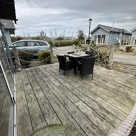 Sandy Bay Hideaway - Part Of The The Bay Village With Pool, Gym And Direct Access, Pub, Restaurant, Tennis And Meadows Walks Nyaraló Filey