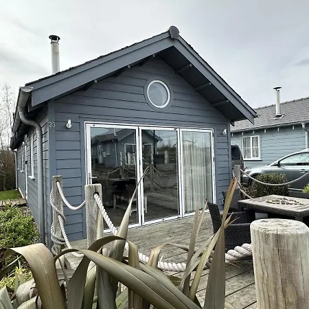 Sandy Bay Hideaway - Part Of The The Bay Village With Pool, Gym And Direct Access, Pub, Restaurant, Tennis And Meadows Walks *