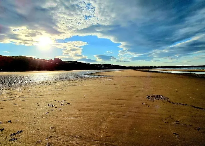 Sandy Bay Hideaway - Part Of The The Bay Village With Pool, Gym And Direct Access, Pub, Restaurant, Tennis And Meadows Walks *