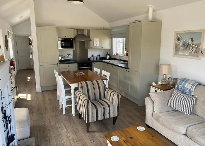 Sandy Bay Hideaway - Part Of The The Bay Village With Pool, Gym And Direct Access, Pub, Restaurant, Tennis And Meadows Walks