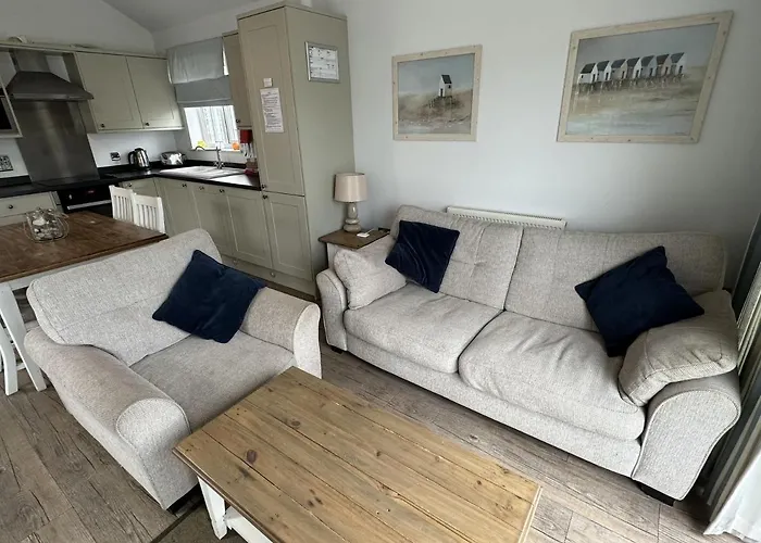 Sandy Bay Hideaway - Part Of The The Bay Village With Pool, Gym And Direct Access, Pub, Restaurant, Tennis And Meadows Walks *