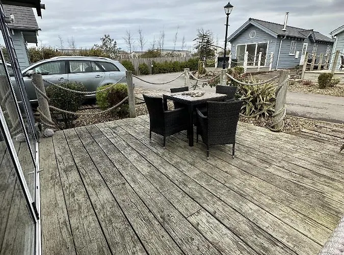 Sandy Bay Hideaway - Part Of The The Bay Village With Pool, Gym And Direct Access, Pub, Restaurant, Tennis And Meadows Walks Hébergement de vacances Filey