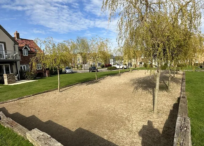 Sandy Bay Hideaway - Part Of The The Bay Village With Pool, Gym And Direct Access, Pub, Restaurant, Tennis And Meadows Walks * Filey