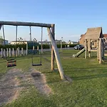 Sandy Bay Hideaway - Part Of The The Bay Village With Pool, Gym And Direct Access, Pub, Restaurant, Tennis And Meadows Walks Filey