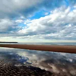 Nyaraló Sandy Bay Hideaway - Part Of The The Bay Village With Pool, Gym And Direct Access, Pub, Restaurant, Tennis And Meadows Walks *