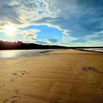 Sandy Bay Hideaway - Part Of The The Bay Village With Pool, Gym And Direct Access, Pub, Restaurant, Tennis And Meadows Walks *