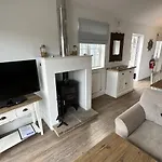 Nyaraló Sandy Bay Hideaway - Part Of The The Bay Village With Pool, Gym And Direct Access, Pub, Restaurant, Tennis And Meadows Walks *