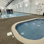 Nyaraló Sandy Bay Hideaway - Part Of The The Bay Village With Pool, Gym And Direct Access, Pub, Restaurant, Tennis And Meadows Walks